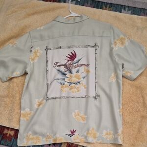Tommy Bahama Pale Mint Short Sleeve Shirt 100% Silk Great Embroidery  On Back!
